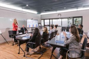 3 Perbedaan In House Training dan Public Training yang Wajib Diketahui Sebelum Memilih