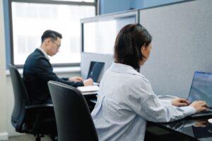 Between Corporate Careers and Casual Work: How Long Will Gen Z Stick with Flexible Work Arrangements?